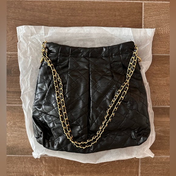 Quilted Black Shoulder Bag Gold Chain Strap Commense - Picture 4 of 6